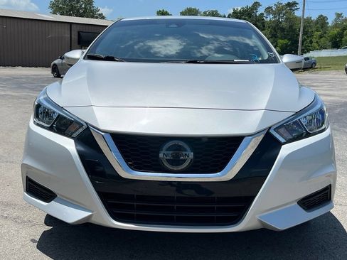 Used 2020 Nissan Versa SV FWD image 3