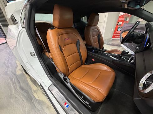 Used 2017 Chevrolet Camaro SS RWD image 4