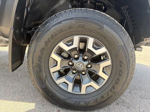 Used 2021 Toyota Tacoma TRD Off-Road w/ Technology Package RWD image 10