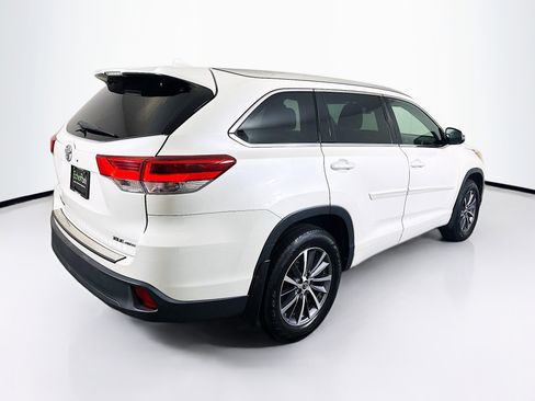 Used 2018 Toyota Highlander XLE image 9