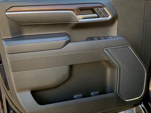 Used 2025 GMC Sierra 1500 SLT image 20