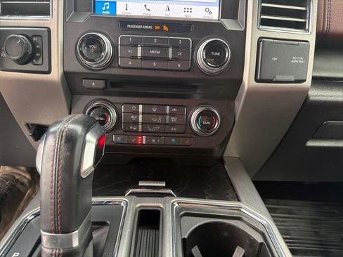 Used 2018 Ford F150 Platinum w/ Equipment Group 701A Luxury image 11