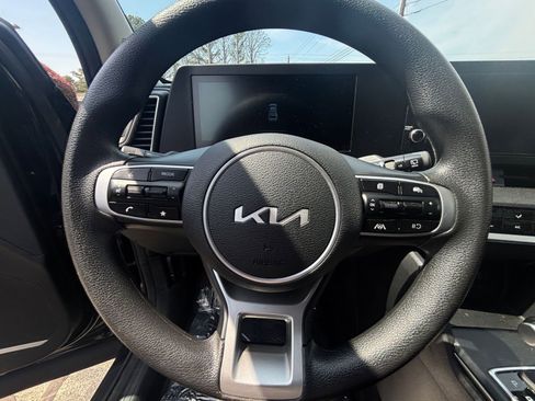 Used 2025 Kia Sportage LX FWD image 27