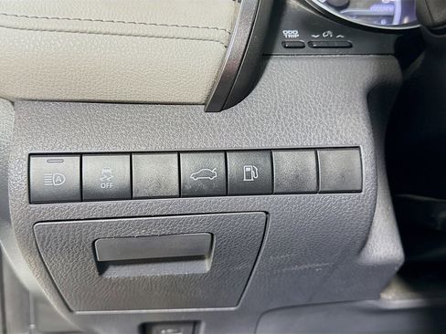 Certified 2018 Toyota Camry XLE image 19