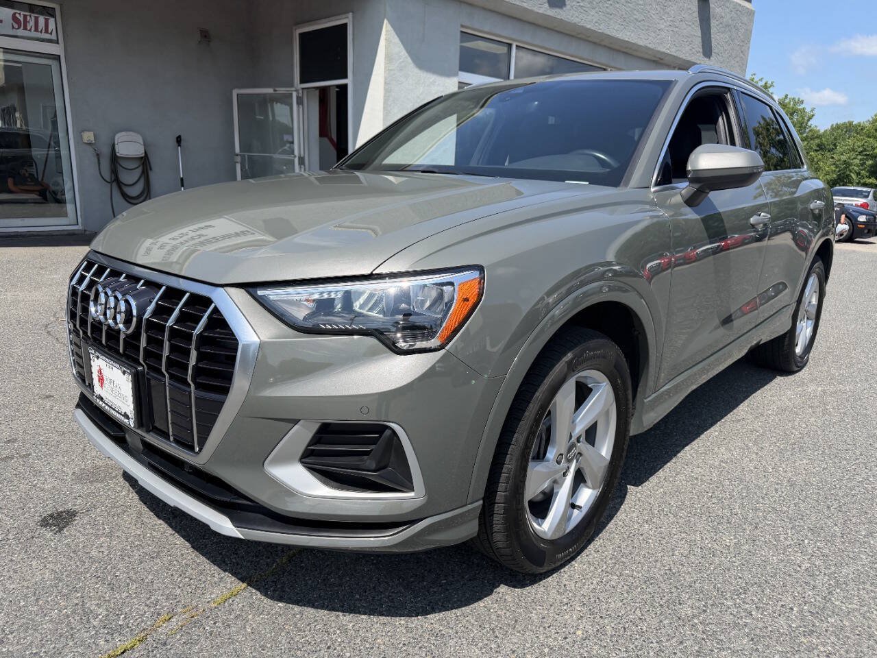 Used 2020 Audi Q3 2.0T Premium w/ Convenience Package AWD/4WD image 3