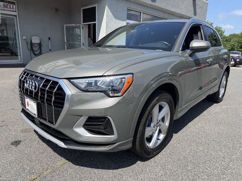 Used 2020 Audi Q3 2.0T Premium w/ Convenience Package AWD/4WD image 3