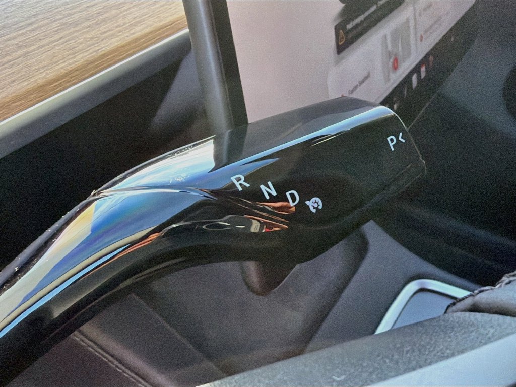 Used 2025 Tesla Model Y Long Range RWD image 16