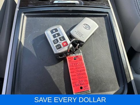 Used 2019 Toyota Sienna XLE w/ XLE Navigation Package FWD image 24
