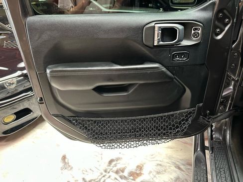 Used 2018 Jeep Wrangler Unlimited Sahara AWD/4WD image 28