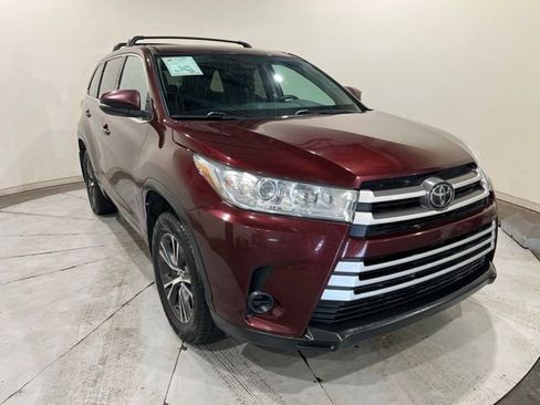 Used 2018 Toyota Highlander LE AWD/4WD image 2