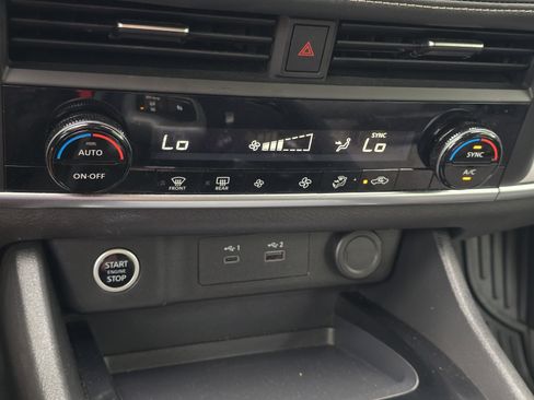 Used 2023 Nissan Rogue SV AWD/4WD image 19