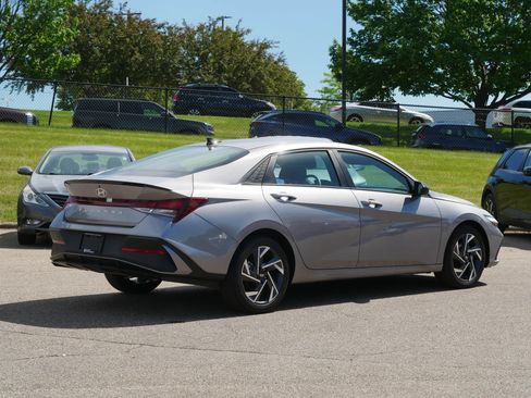 Certified 2025 Hyundai Elantra Sport FWD image 6