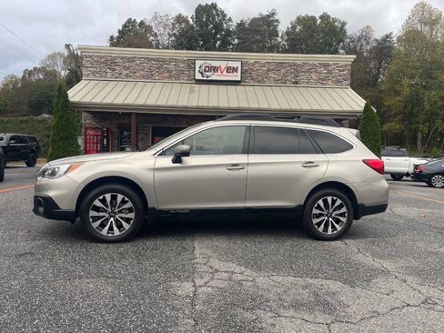 Used 2017 Subaru Outback 2.5i Limited image 1