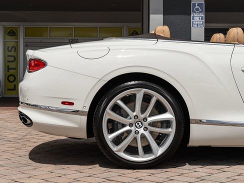 Used 2020 Bentley Continental GT image 29
