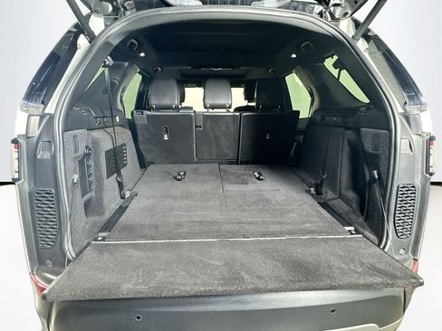 Used 2020 Land Rover Discovery SE image 31