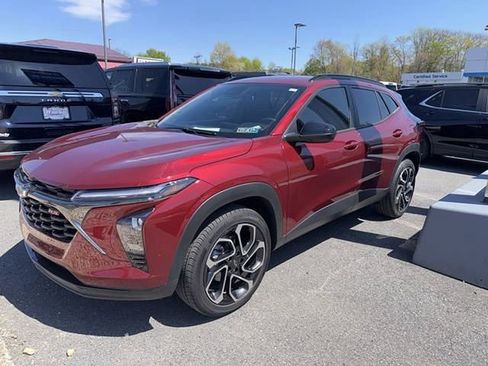 Certified 2024 Chevrolet Trax RS w/ Driver Confidence Package FWD image 1