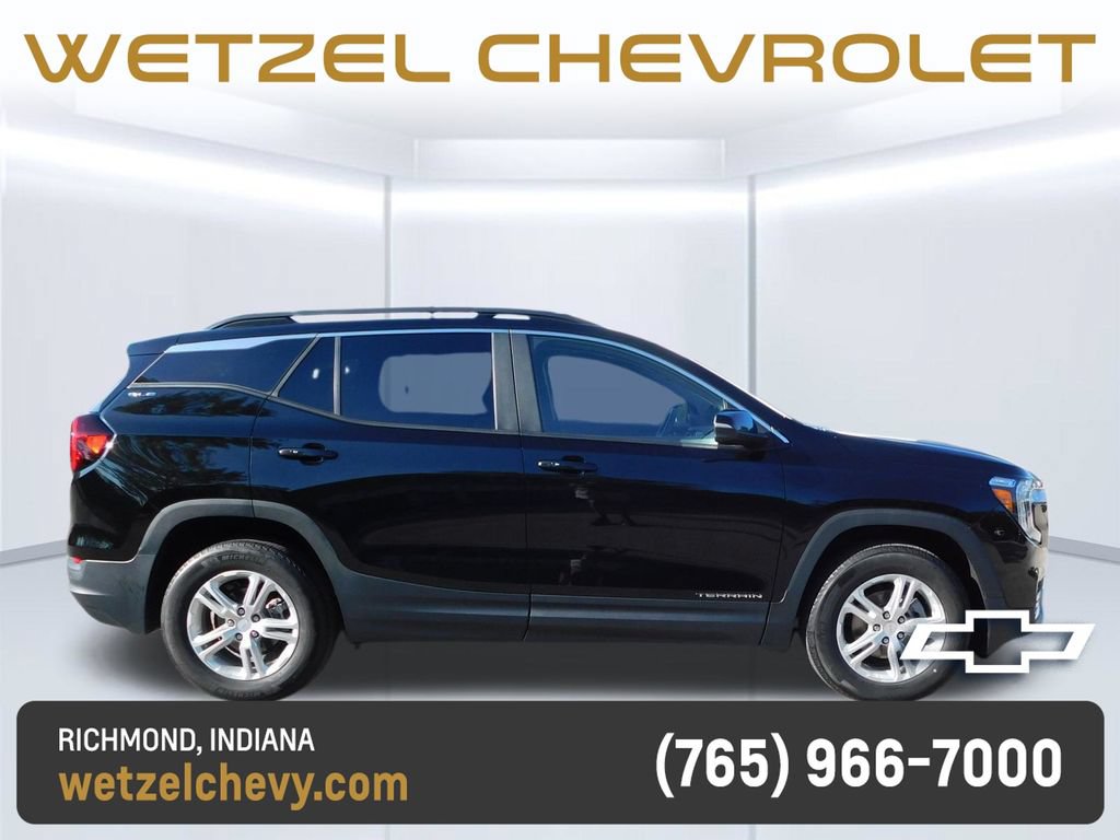Used 2023 GMC Terrain SLE w/ Driver Convenience Package FWD image 2