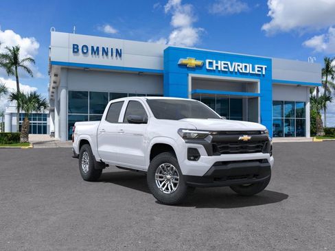 New 2025 Chevrolet Colorado LT w/ LT Convenience Package AWD/4WD image 2