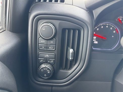 Used 2021 Chevrolet Silverado 1500 Custom image 10