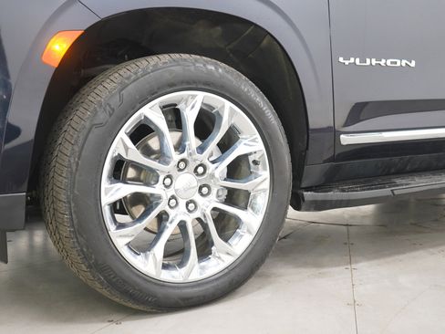 Used 2023 GMC Yukon XL SLT image 30