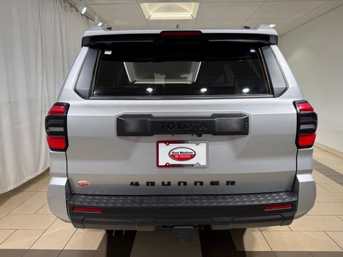 Certified 2025 Toyota 4Runner SR5 AWD/4WD image 4