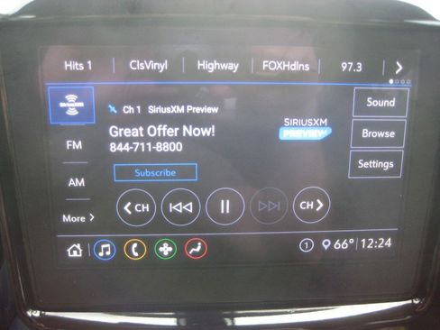 Used 2021 Chevrolet Traverse LT image 23
