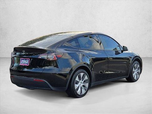 Used 2024 Tesla Model Y 2WD image 5