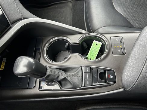 Used 2022 Toyota Camry XSE image 29