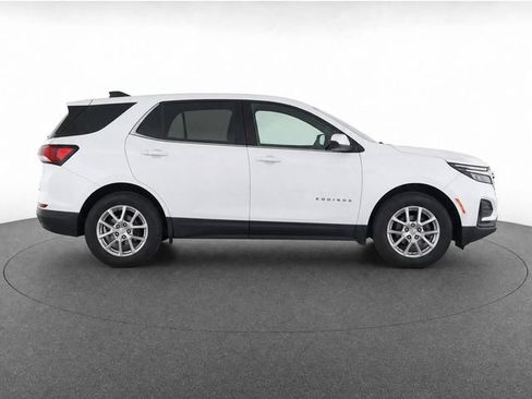 Used 2024 Chevrolet Equinox LT FWD image 2