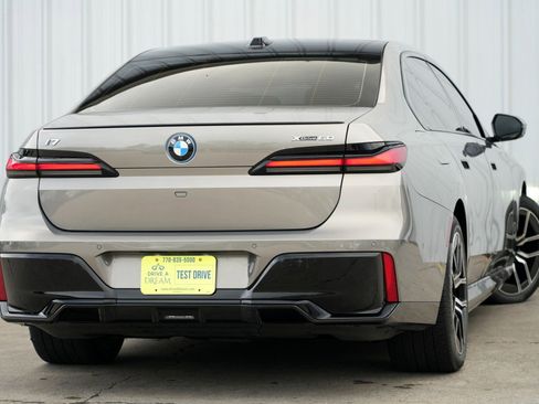 Used 2023 BMW i7 xDrive60 image 5