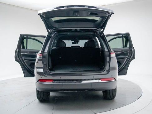 Used 2024 Jeep Grand Cherokee Limited image 20