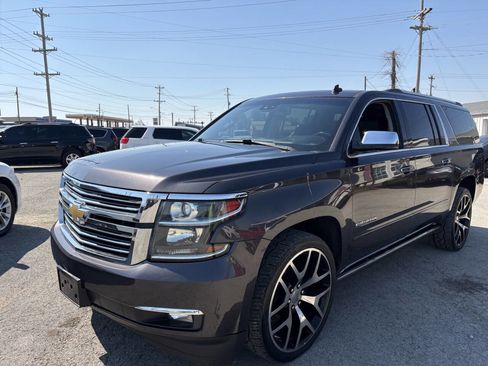 Used 2015 Chevrolet Suburban LTZ image 3