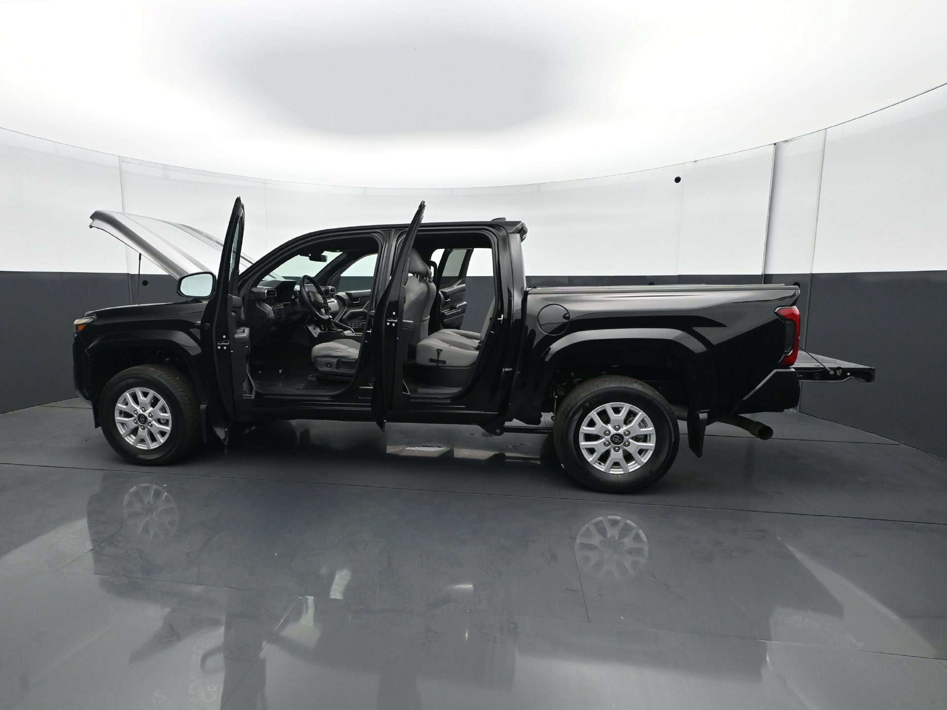 Used 2025 Toyota Tacoma SR5 AWD/4WD image 30