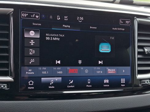 Used 2024 Chrysler Pacifica Touring-L FWD image 19