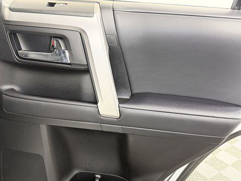 Used 2021 Toyota 4Runner SR5 Premium image 39