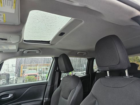 Used 2018 Jeep Renegade Altitude image 20