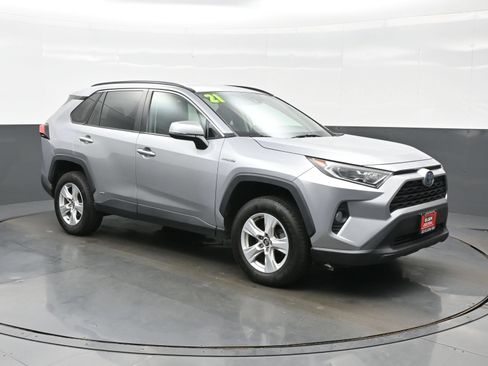 Used 2021 Toyota RAV4 XLE AWD/4WD image 8