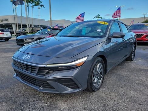 Used 2024 Hyundai Elantra Blue FWD image 7