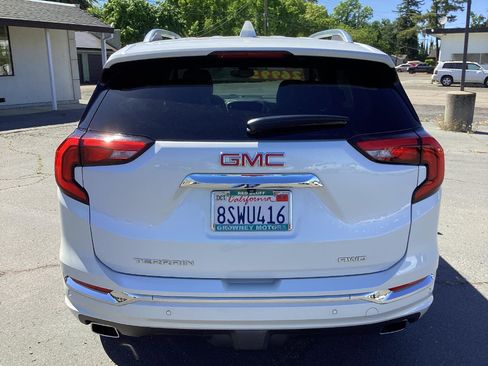 Used 2020 GMC Terrain Denali w/ Denali Premium Package AWD/4WD image 8