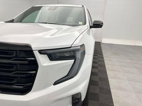 Certified 2025 GMC Acadia Elevation w/ Elevation Premium Package image 11