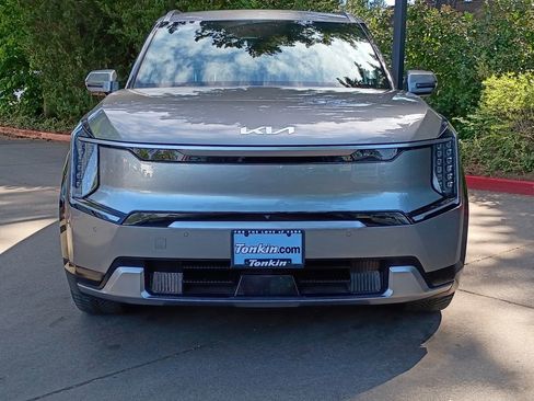 Used 2024 Kia EV9 Land AWD/4WD image 11