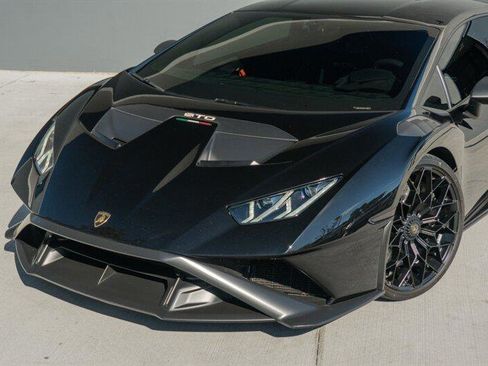 Used 2021 Lamborghini Huracan STO image 24