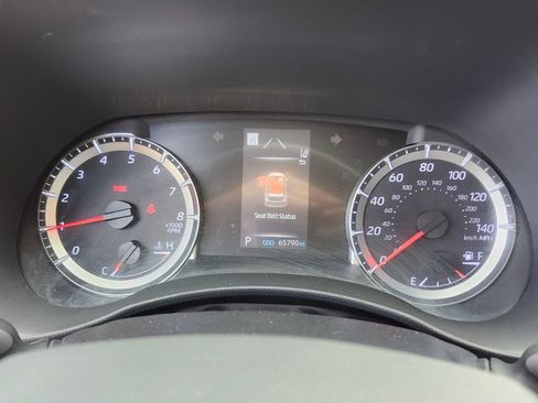 Used 2021 Toyota Highlander LE image 28