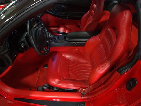 Used 2000 Chevrolet Corvette Coupe w/ Roof Pkg image 33