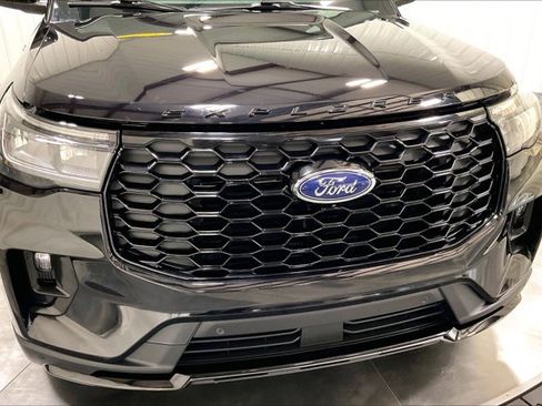 Used 2025 Ford Explorer ST-Line w/ ST-Line Street Pack AWD/4WD image 30