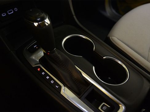 Used 2020 Chevrolet Equinox LT image 24