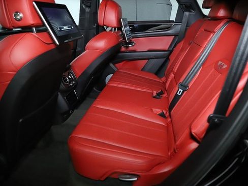 Used 2022 Bentley Bentayga image 27