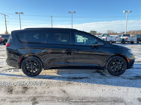 New 2026 Chrysler Pacifica Select w/ S Appearance Package image 6