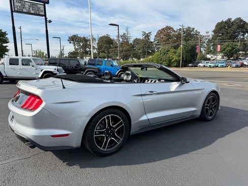 Used 2018 Ford Mustang Premium image 6