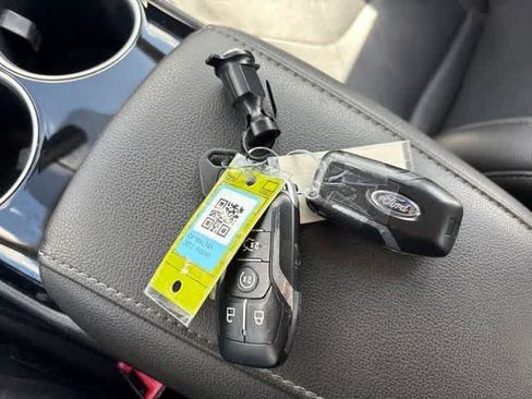 Used 2013 Ford Fusion Titanium FWD image 26